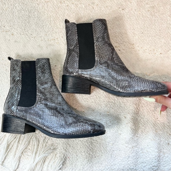 Kenneth Cole Reaction Boot Chelsea Faux Leather Snake Print Ankle Bootie 8.5 NEW - Picture 3 of 8